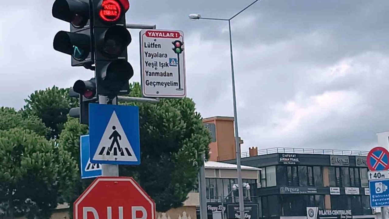 Samsun’un trafik lambaları ‘Özgür Filistin’ diye yanıyor