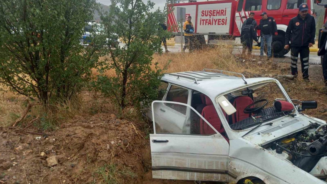 Yoldan çıkan araç kaza yaptı iki kişi yaralandı