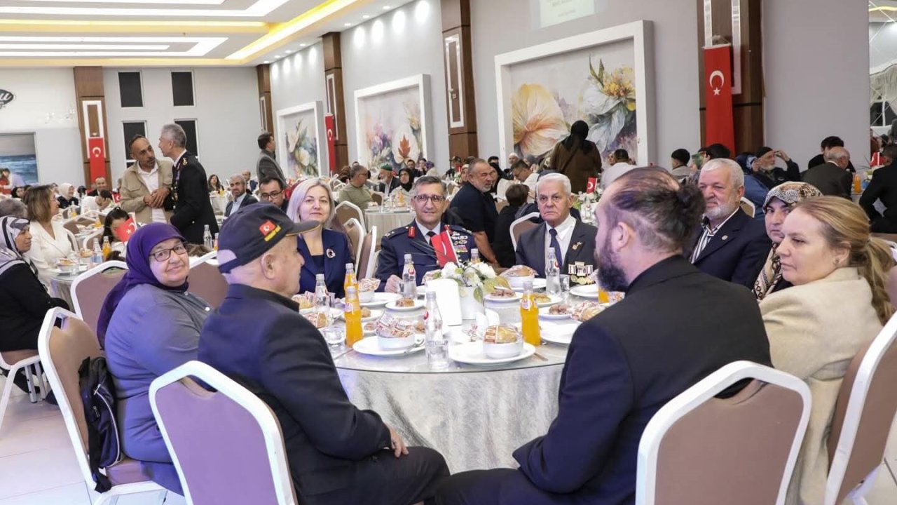 Gaziler ve şehit aileleri onuruna yemek