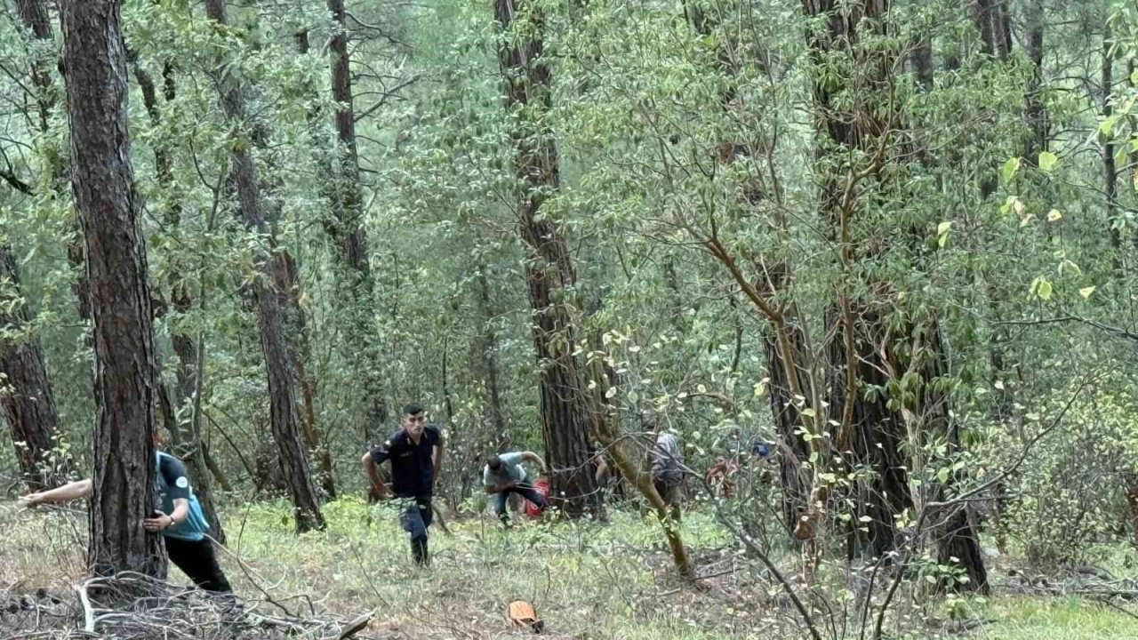Kayalıklardan düşerek yaralanan şahıs 4 saatlik operasyonla kurtarıldı