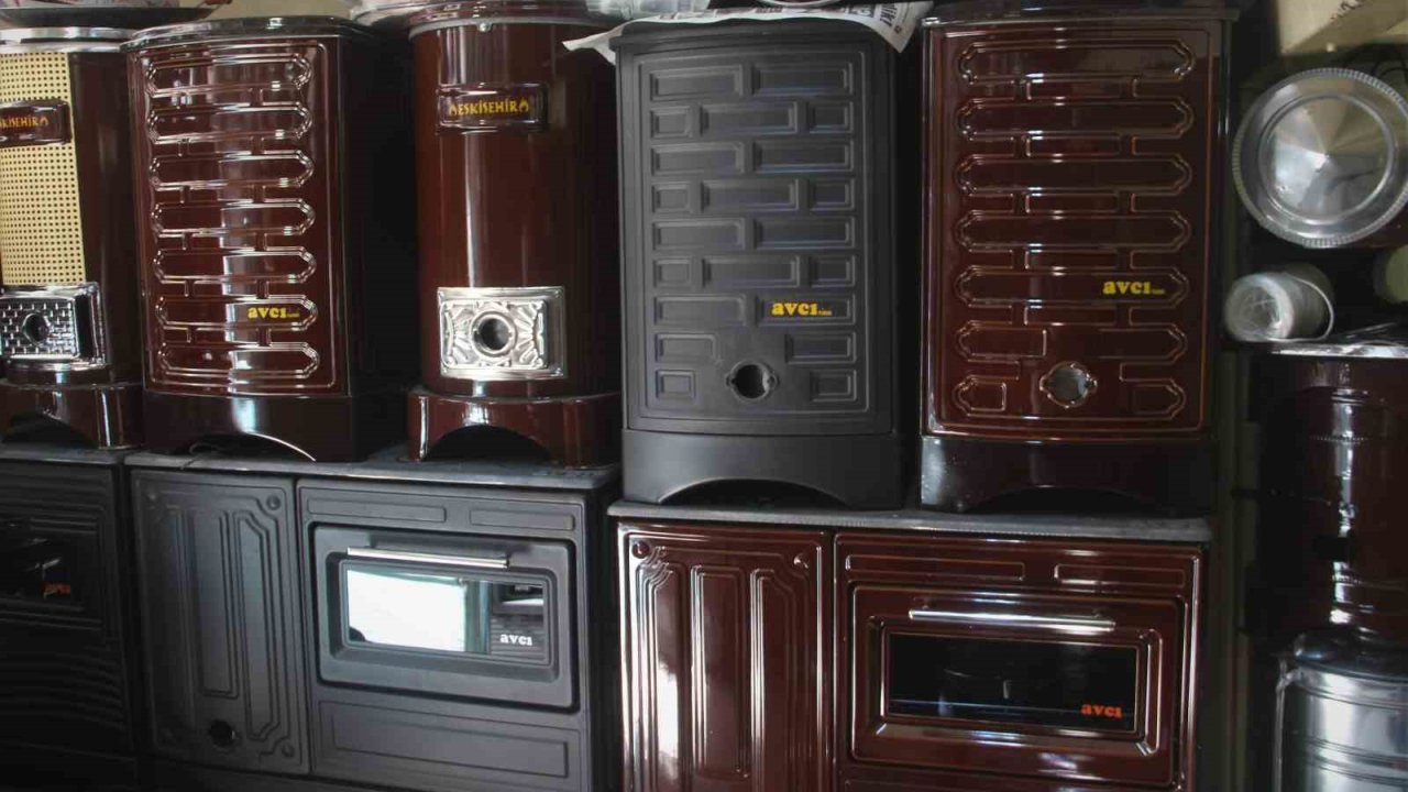 Erzincan’da havaların soğumasıyla birlikte sobalara rağbet başladı