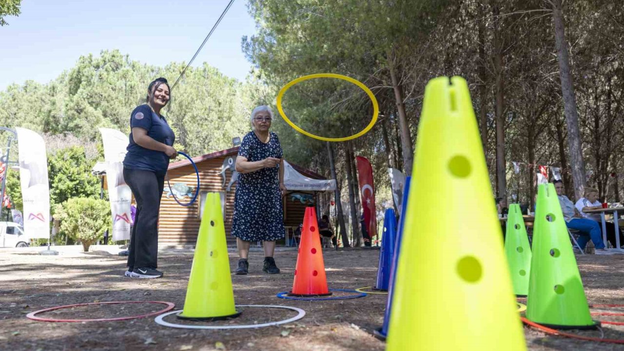 Alzheimer hastaları ve yakınları Tarsus Gençlik Kampında moral buldu
