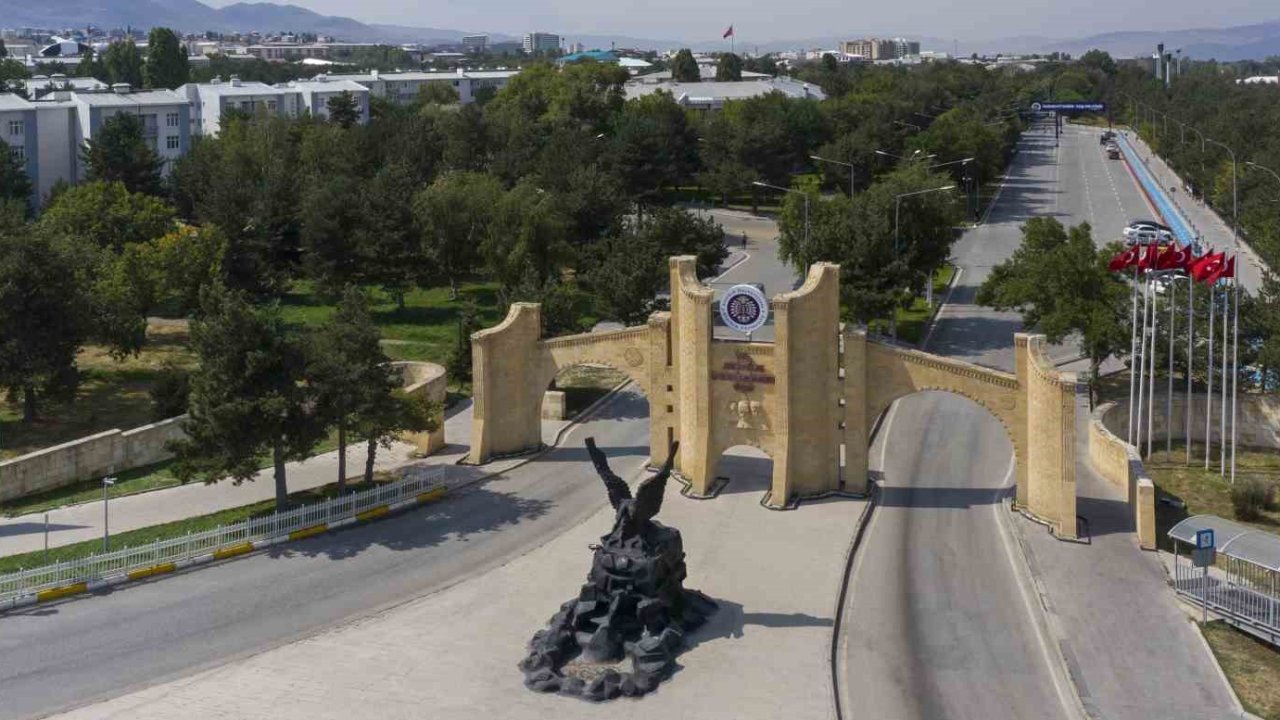 Atatürk Üniversitesi’nden 22 bilim insanı, Stanford’un "Kariyer boyu dünyanın en etkili bilim insanları" listesinde