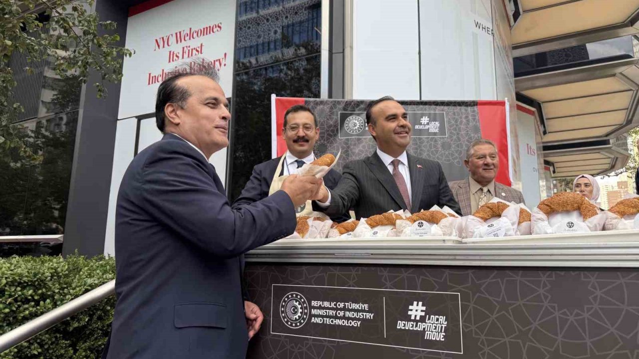 Bakan Kacır: "Her mecrada, her platformda Filistinli kardeşlerimizin hakkını, hukukunu savunmaya en güçlü şekilde Sayın Cumhurbaşkanımızın liderliğinde devam edeceğiz"