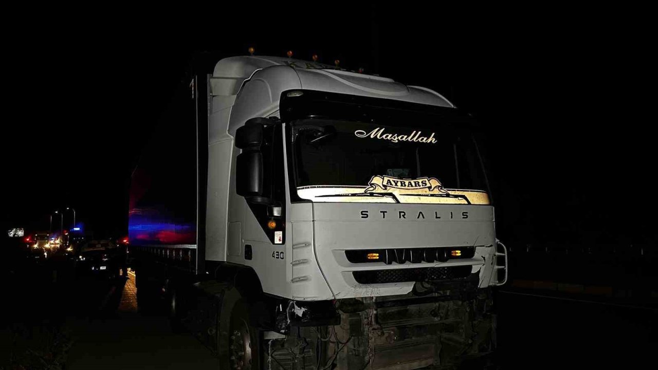 Uşak’ta tır ile otomobil çarpıştı: 1 ölü, 1 yaralı