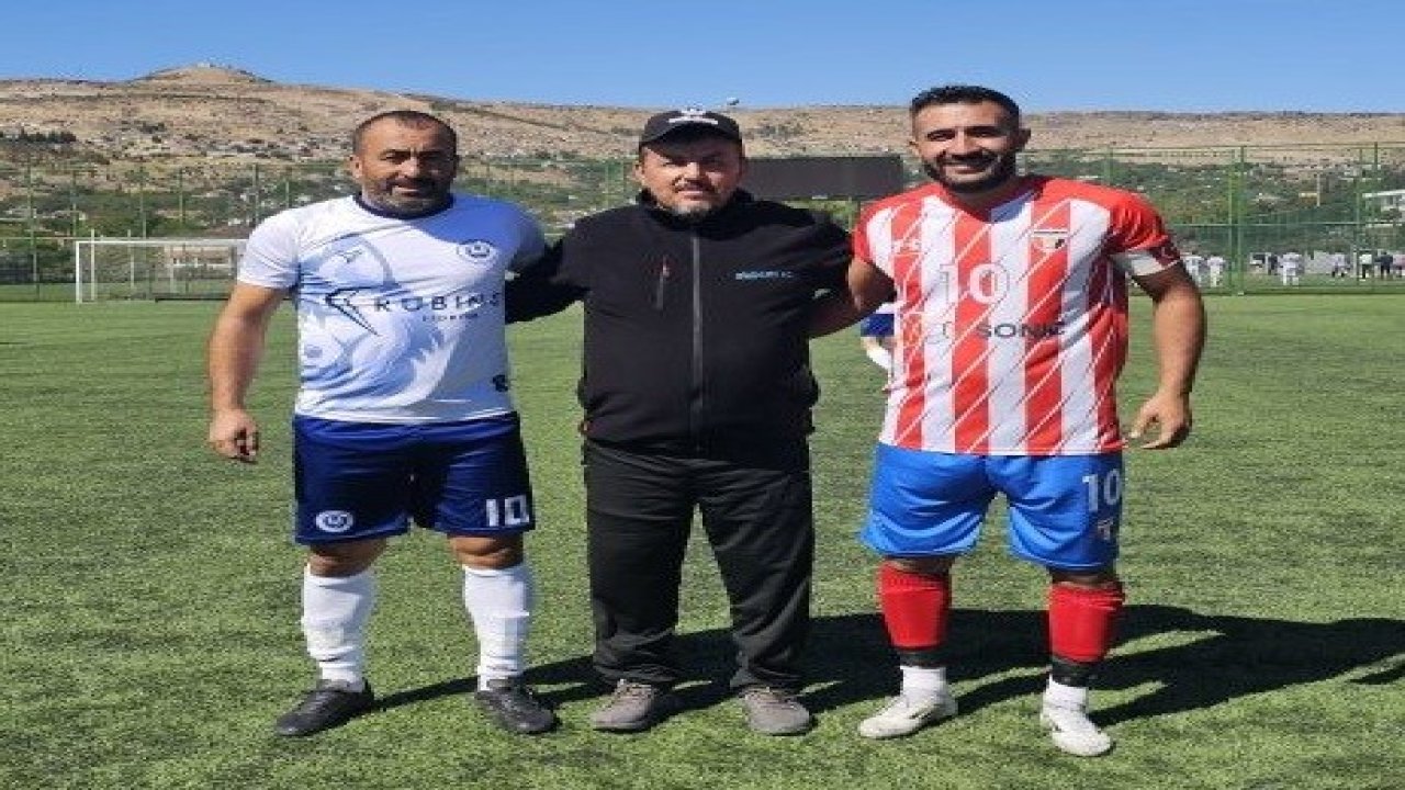 Ağabey - kardeş yeşil sahada rakip oldu