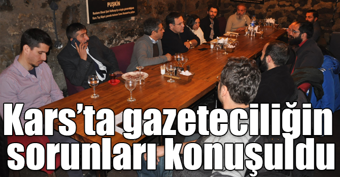 Kars’ta gazeteciliğin sorunları konuşuldu