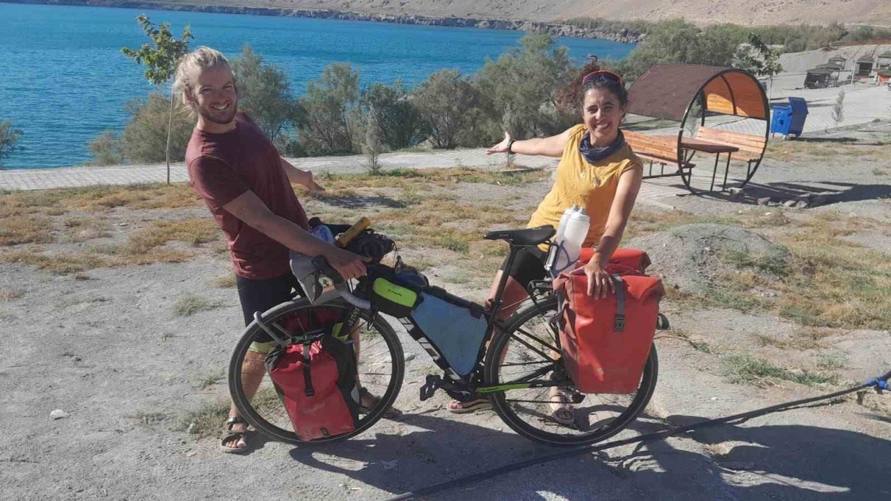 Dünya turuna çıkan Fransız çift Karapınar’da mola verdi