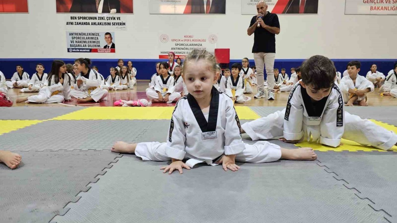 Tekvando sporcuları kuşak atladı