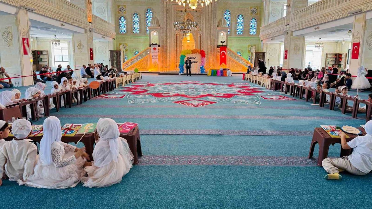 Diyarbakır’da minik öğrenciler Kur’an-ı Kerim öğrenmeye ilk adımlarını attı