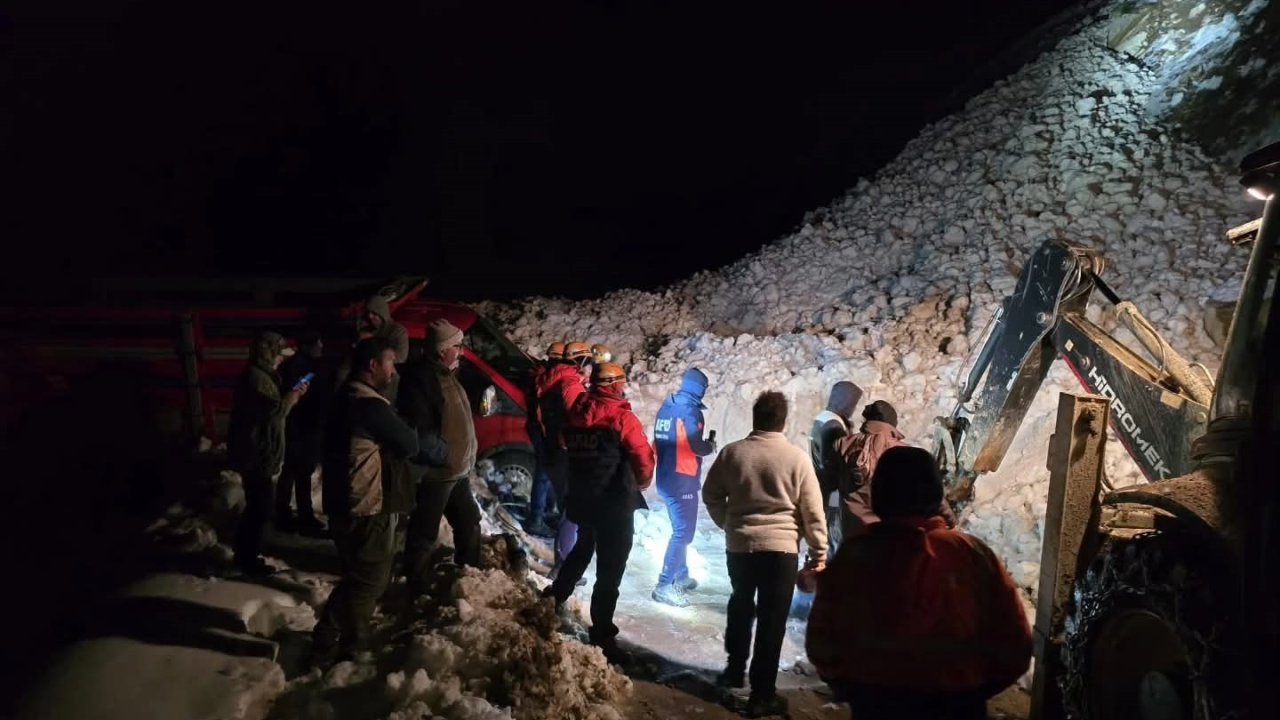 Trovit Yaylası’nda çığ sonrası mahsur kalan vatandaşlar kurtarıldı