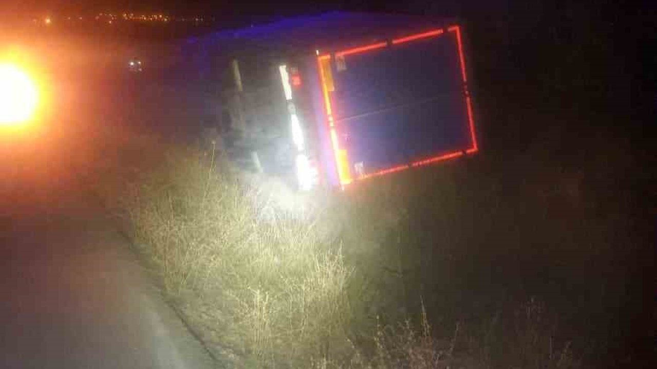 Nevşehir’de devrilen kargo kamyonunda sürücü hayatını kaybetti