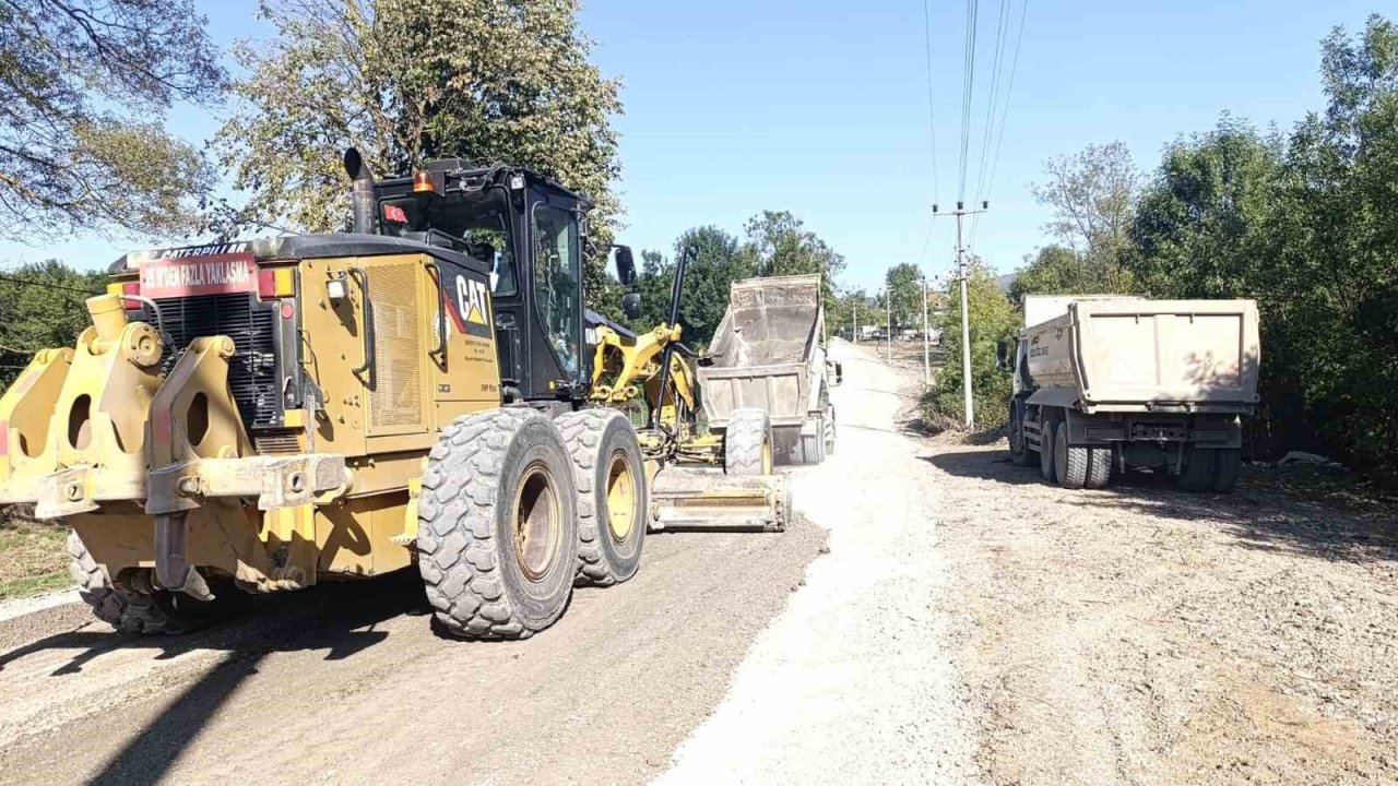 Düzce’de köy yollarında asfaltlama devam ediyor