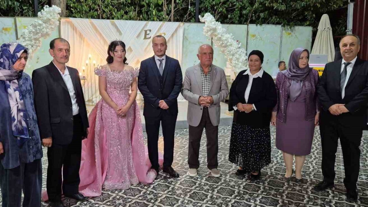 Eski TBMM Başkanı Çiçek’in esprili çıkışı geceye damga vurdu: "Meclis Başkanı racon keser, kurdele kesmez"