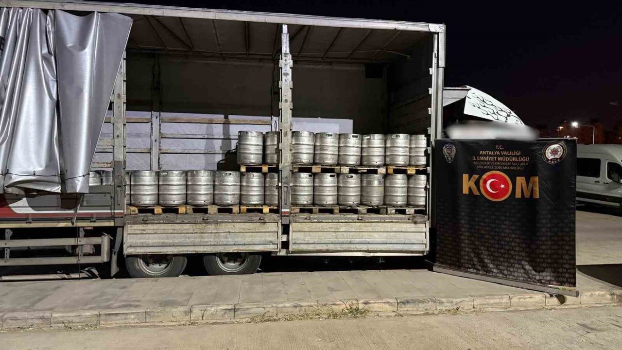 Antalya’da milyonlarca makaron ve binlerce litre kaçak içki ele geçirildi