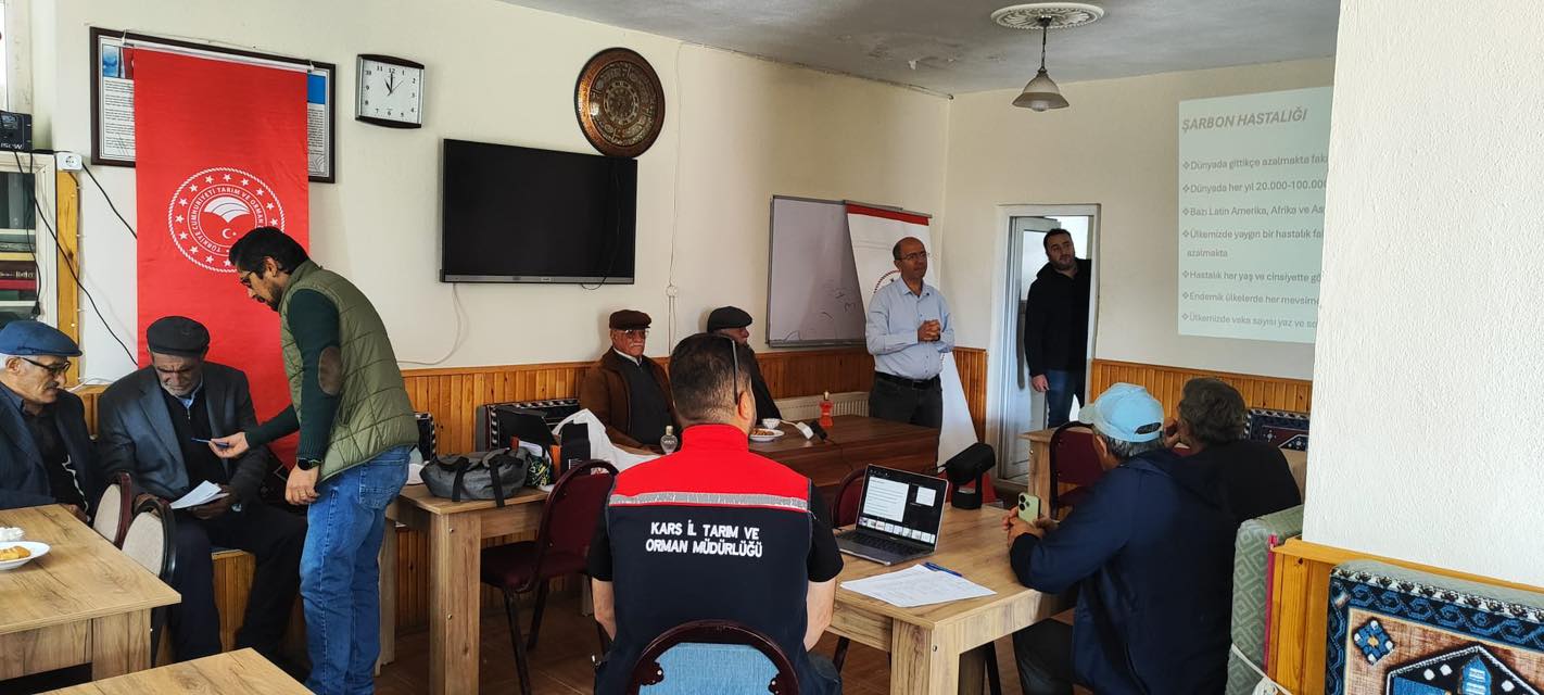 Kars’ta çiftçilere şarbon eğitimi verildi