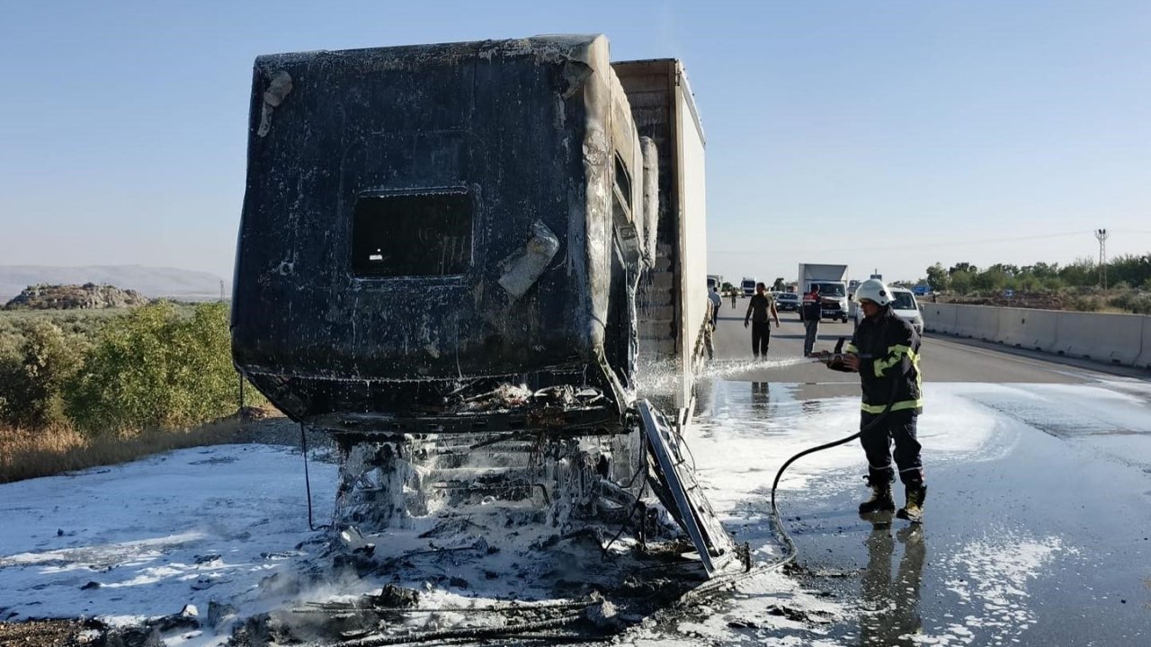 Hassa’da tır yangını