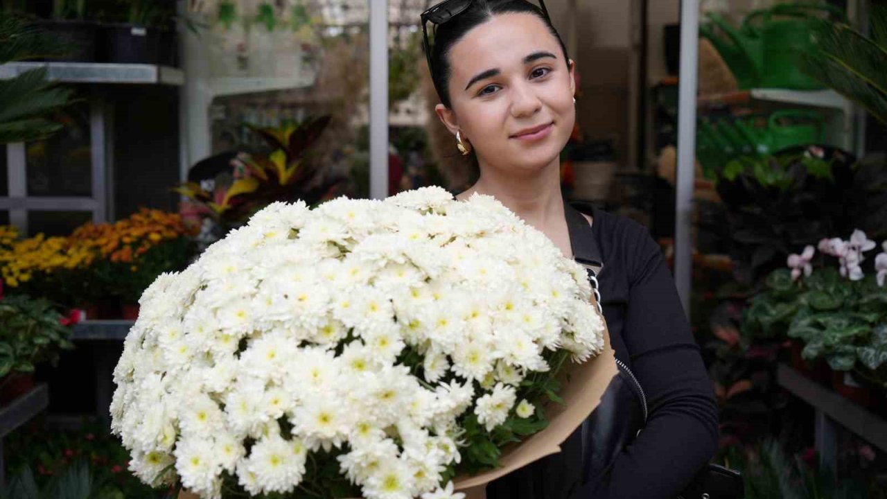 Eylül ayında en çok tercih edilen çiçekler kasımpatı ve sıklamen oluyor