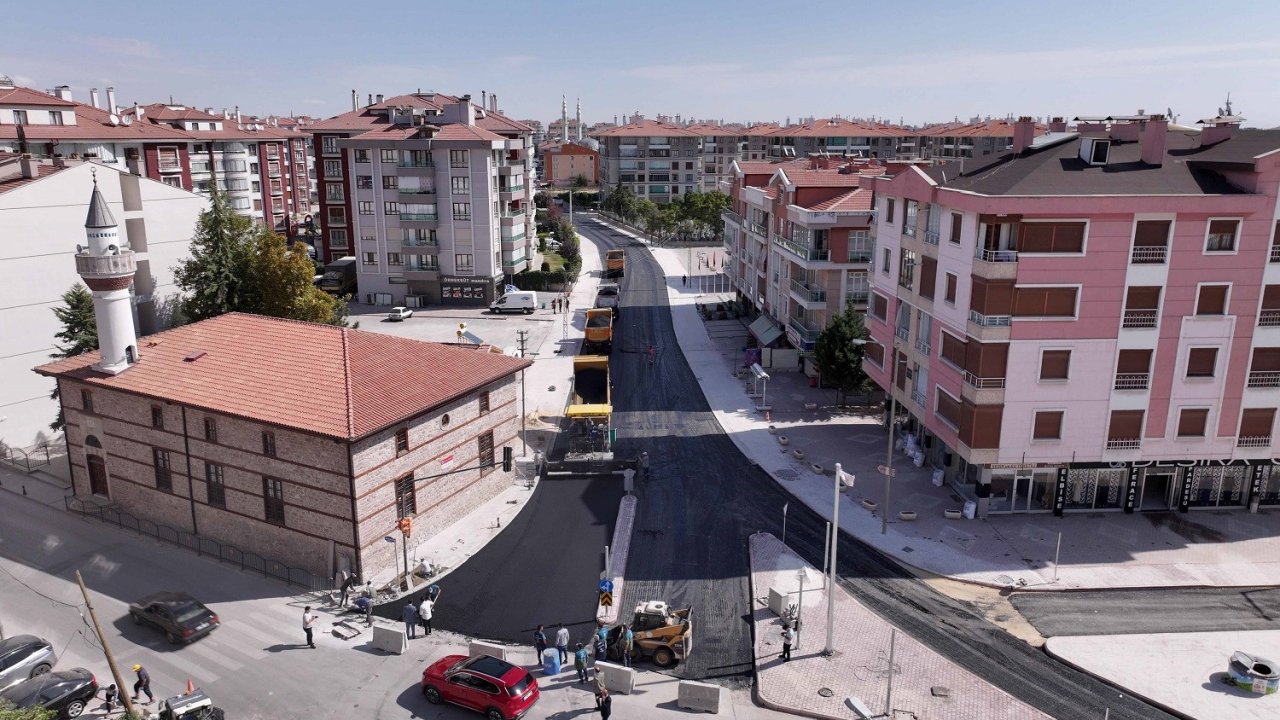 Karatay Belediyesi Karakayış Caddesi’nde sıcak asfalt çalışmalarını tamamladı