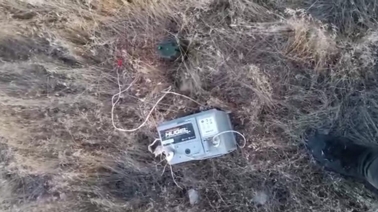 Ses düzeneğiyle bıldırcınları avlayan kaçak avcı fotokapanla yakalandı