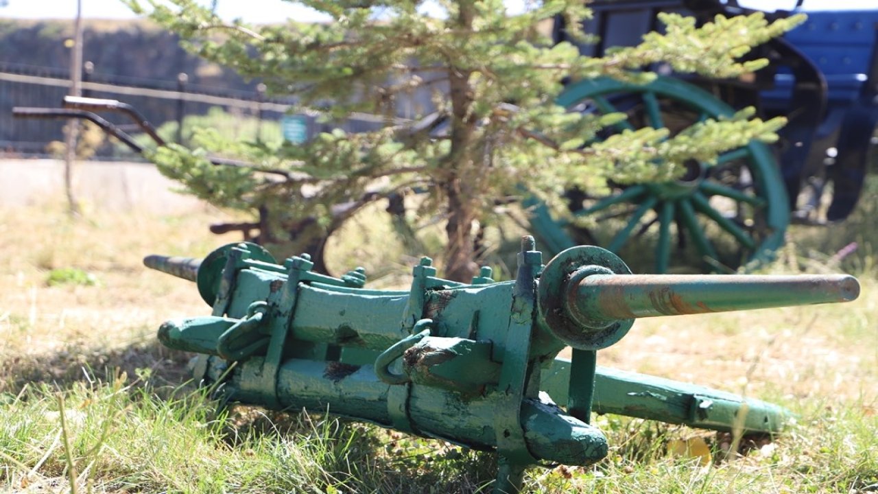 Ardahan’da eski tarım araç gereçleri ve eşyalar sergileniyor