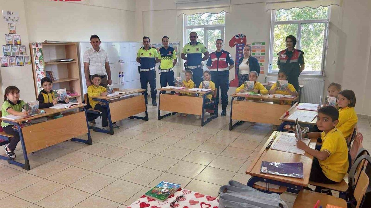 Kütahya’da jandarmadan öğrencilere trafik eğitimi