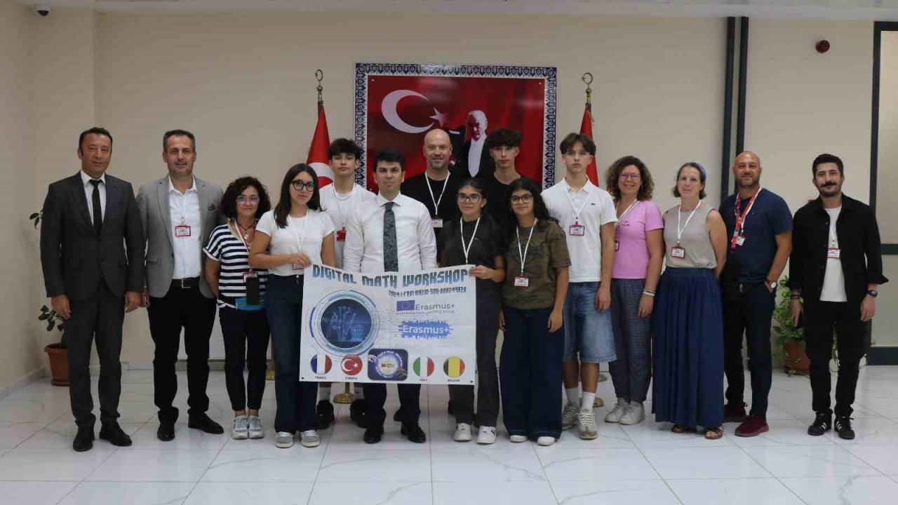 Gediz Altınkent’te Erasmus+ projesi: Avrupa’dan öğretmen ve öğrenciler Kaymakam Uzun ile bir araya geldi