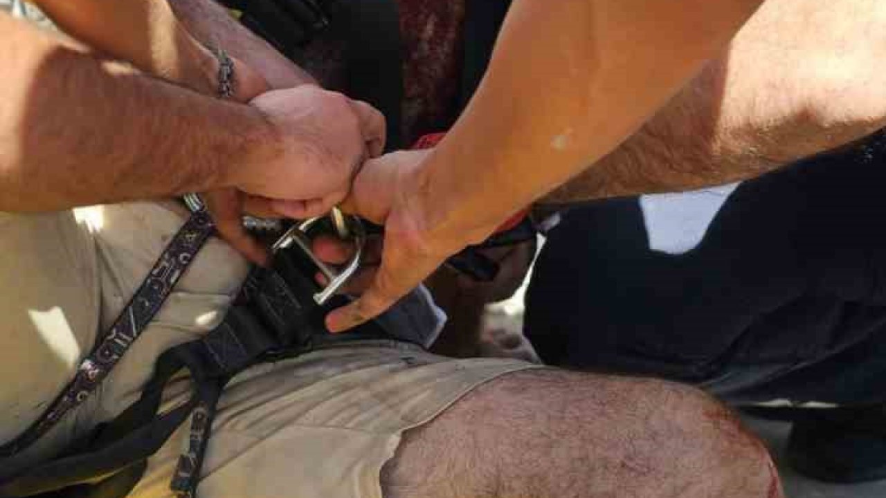 Damdan havalandırma boşluğuna düşen boyacıyı itfaiye ekipleri kurtardı