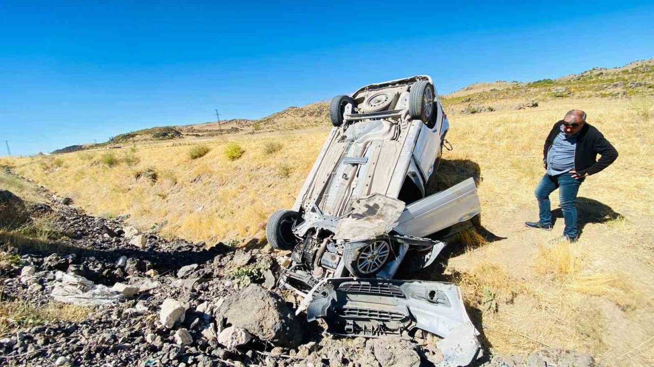 Adilcevaz’da hafif ticari araç takla attı: 1 yaralı