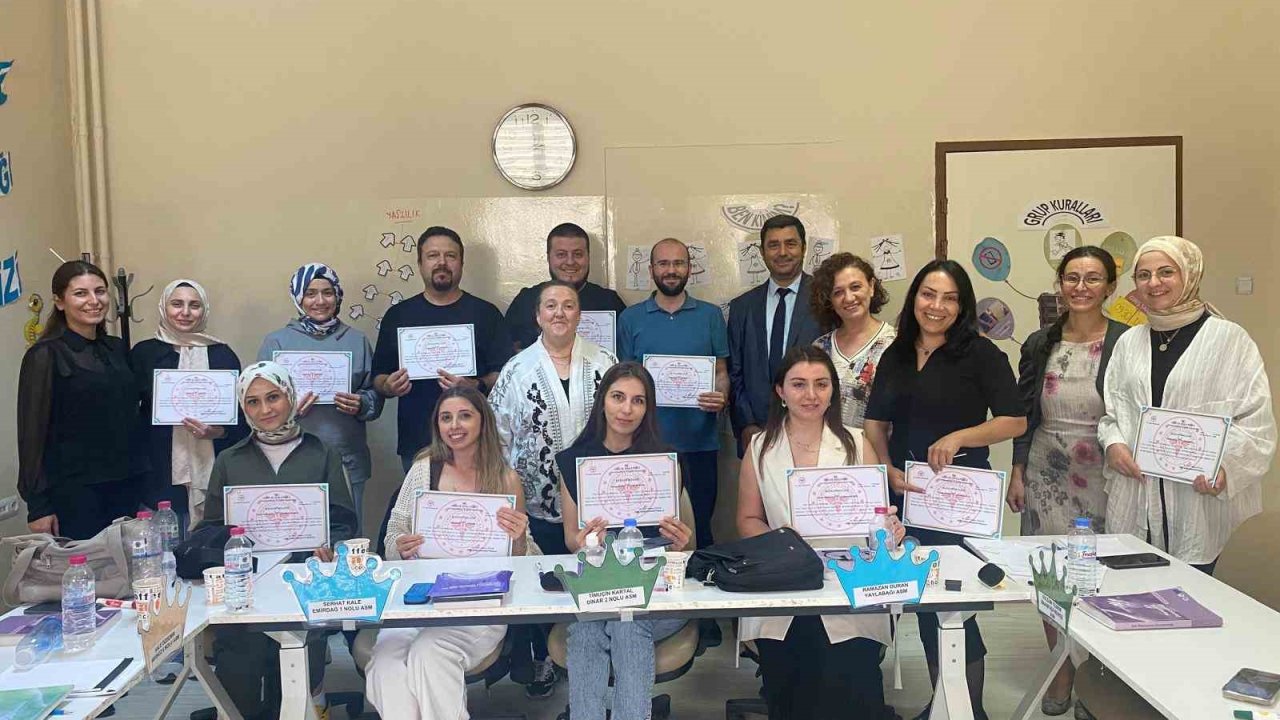 Sağlık çalışanlarına yönelik eğitimler devam ediyor