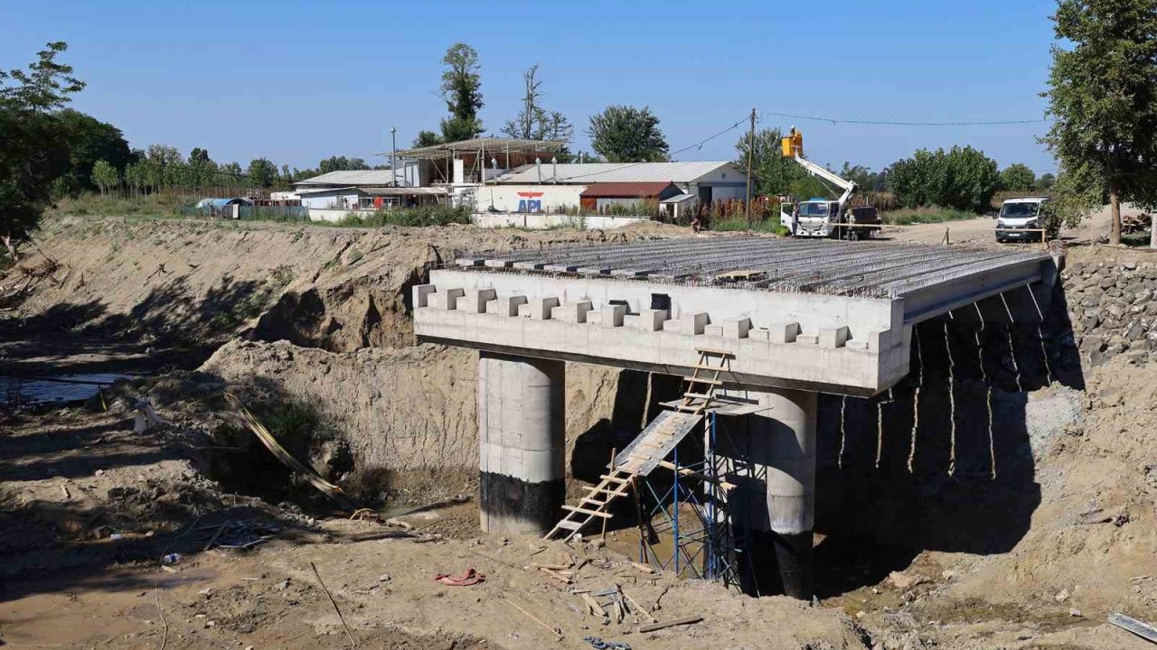 20 mahallenin yıllardır beklediği köprüde mutlu son