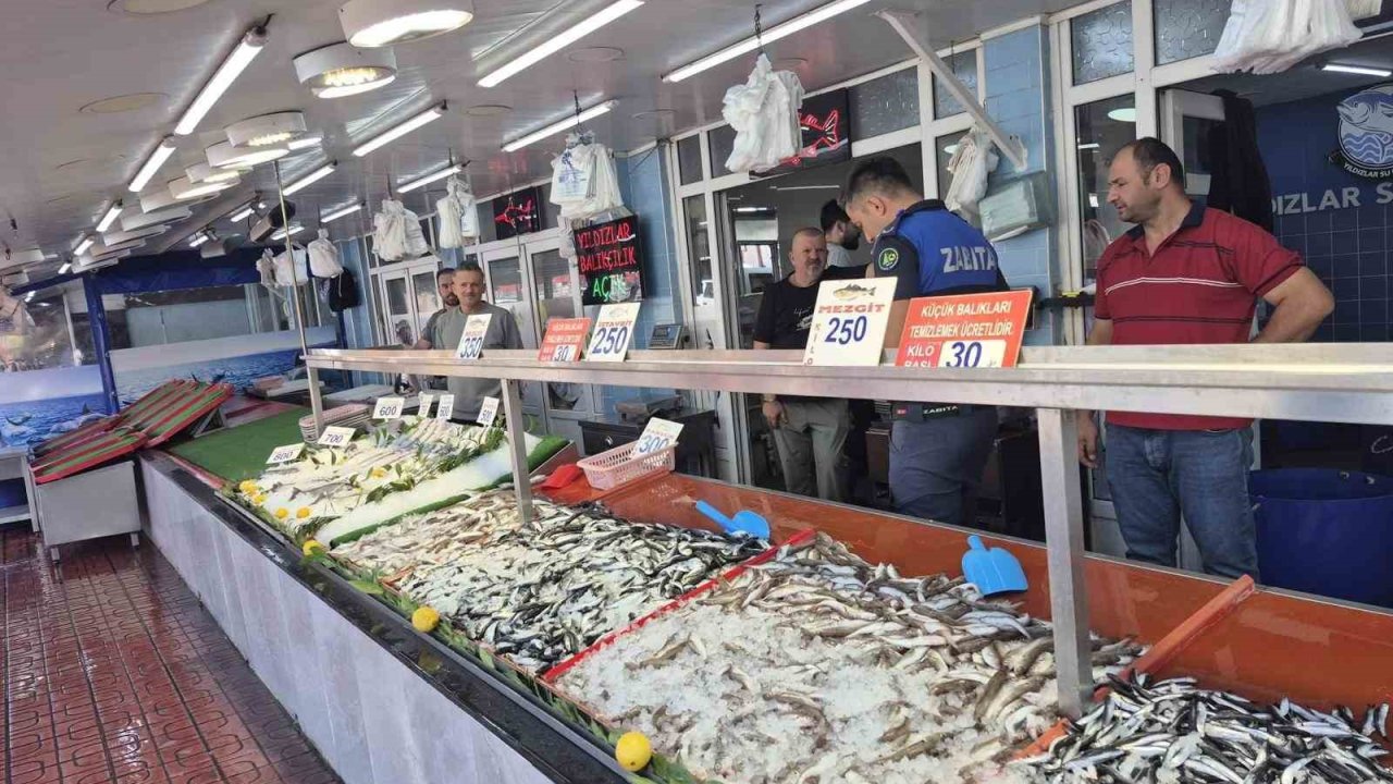 Bolu’da zabıtadan balık tezgâhlarına denetim