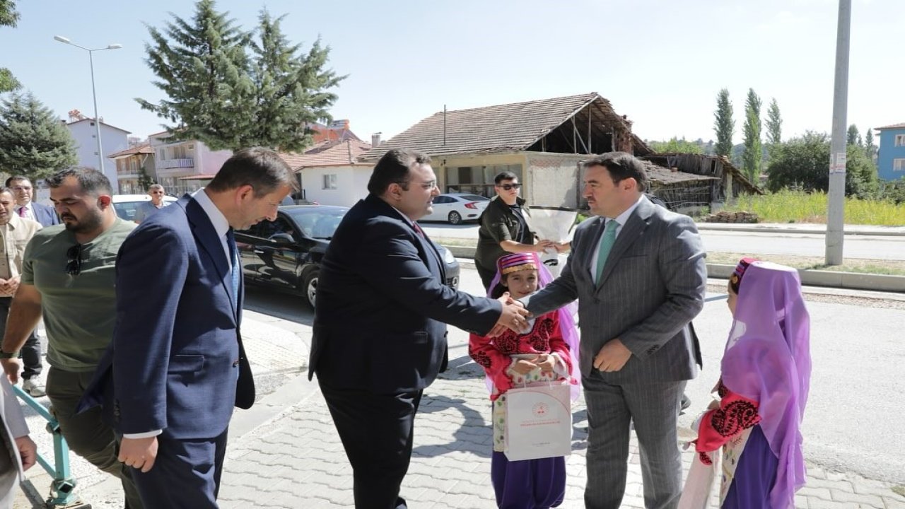 Vali Işın, Pazarlar’da yürütülen projeler ve yatırımları inceledi