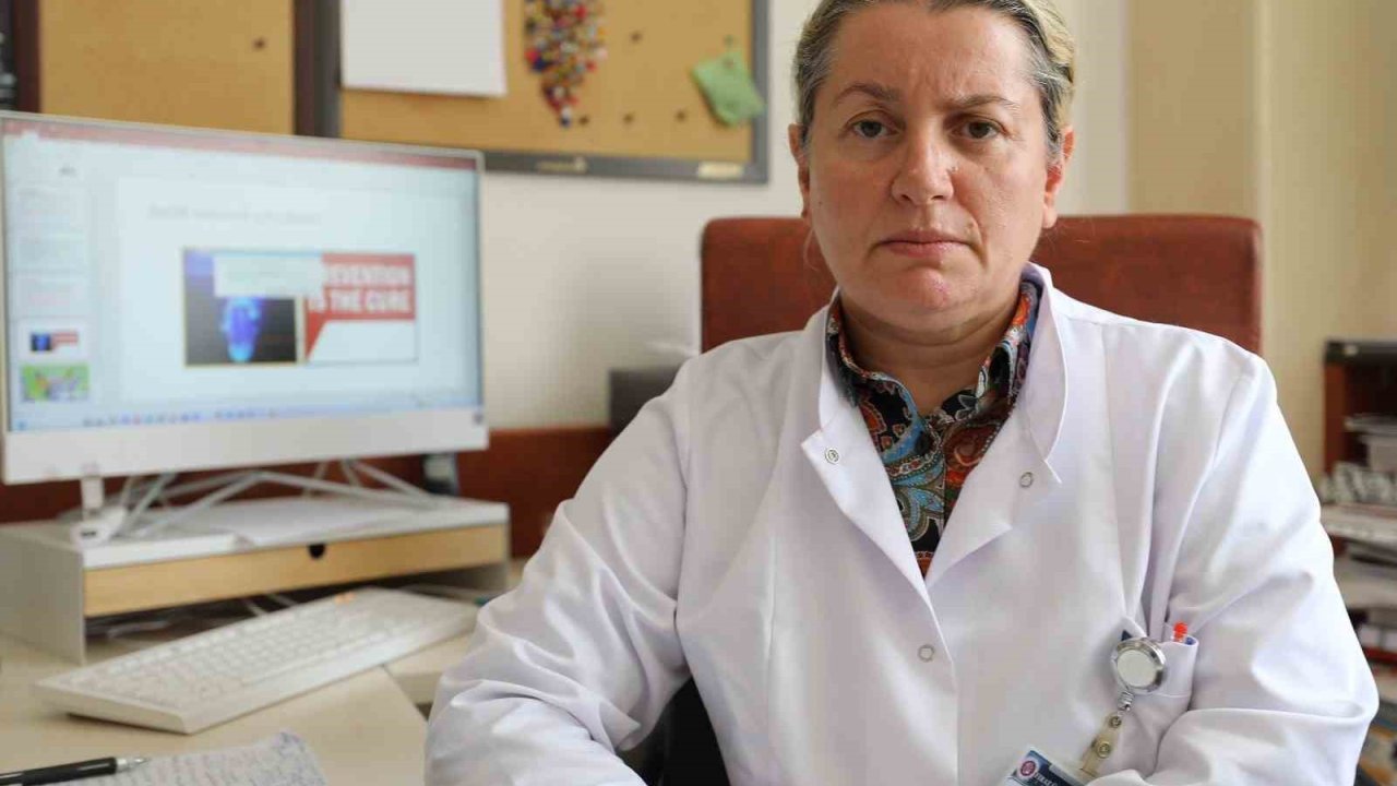 Prof. Dr. Uğur, "Plastik yerine cam, su geçirmeyen kumaşlar yerine doğal kumaşlar tercih edilmeli"