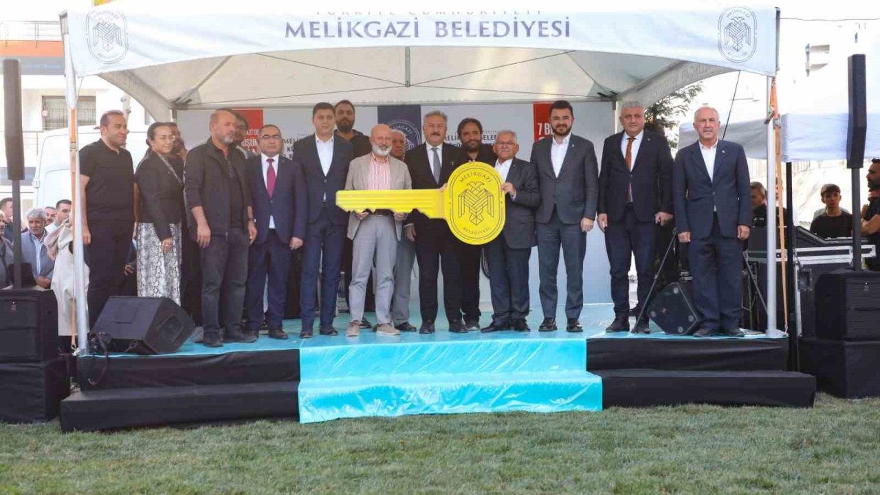 Melikgazi Belediyesi Battalgazi’de 300 daire teslimi ve kura töreni gerçekleştirdi