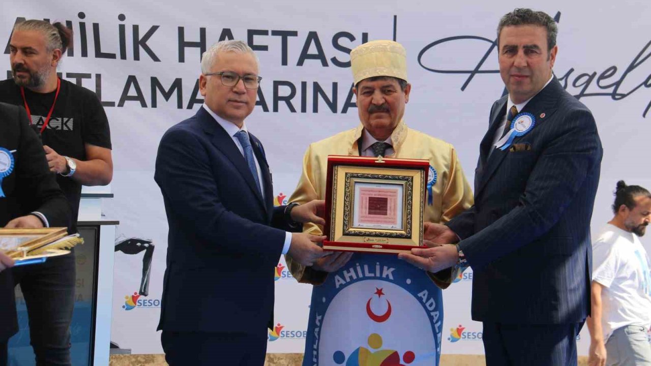 Yılın Ahisi’nden Ahi davranışı