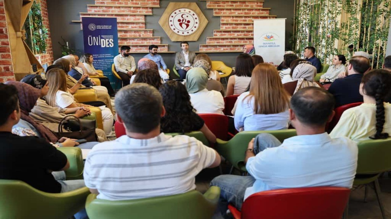 Gençlik Hizmetleri Genel Müdürü Efendioğlu, Manisa’da gençlerle buluştu