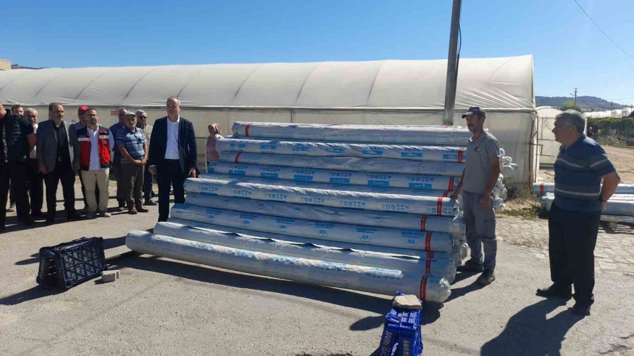Simav’da 34 sera sahibine yüzde 50 hibeli 23 ton sera naylonu dağıtıldı