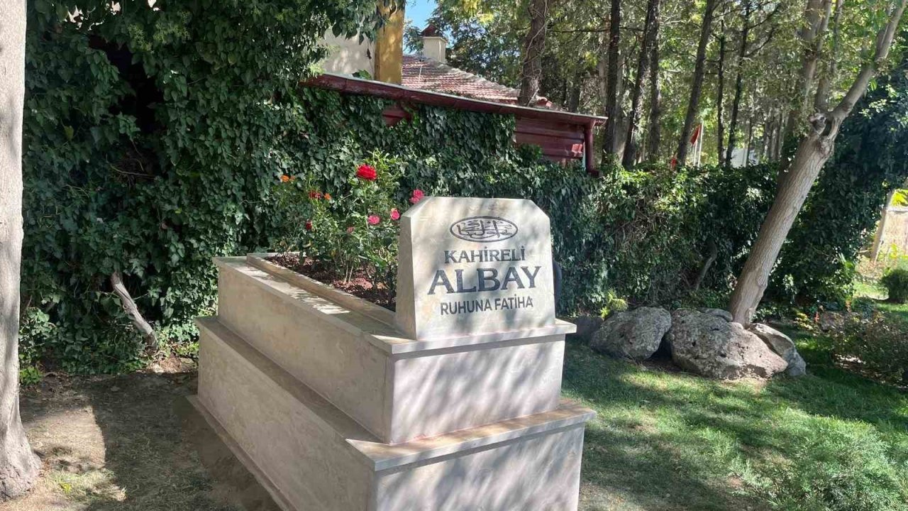 Yol ortasındaki mezar yeni yerine taşındı