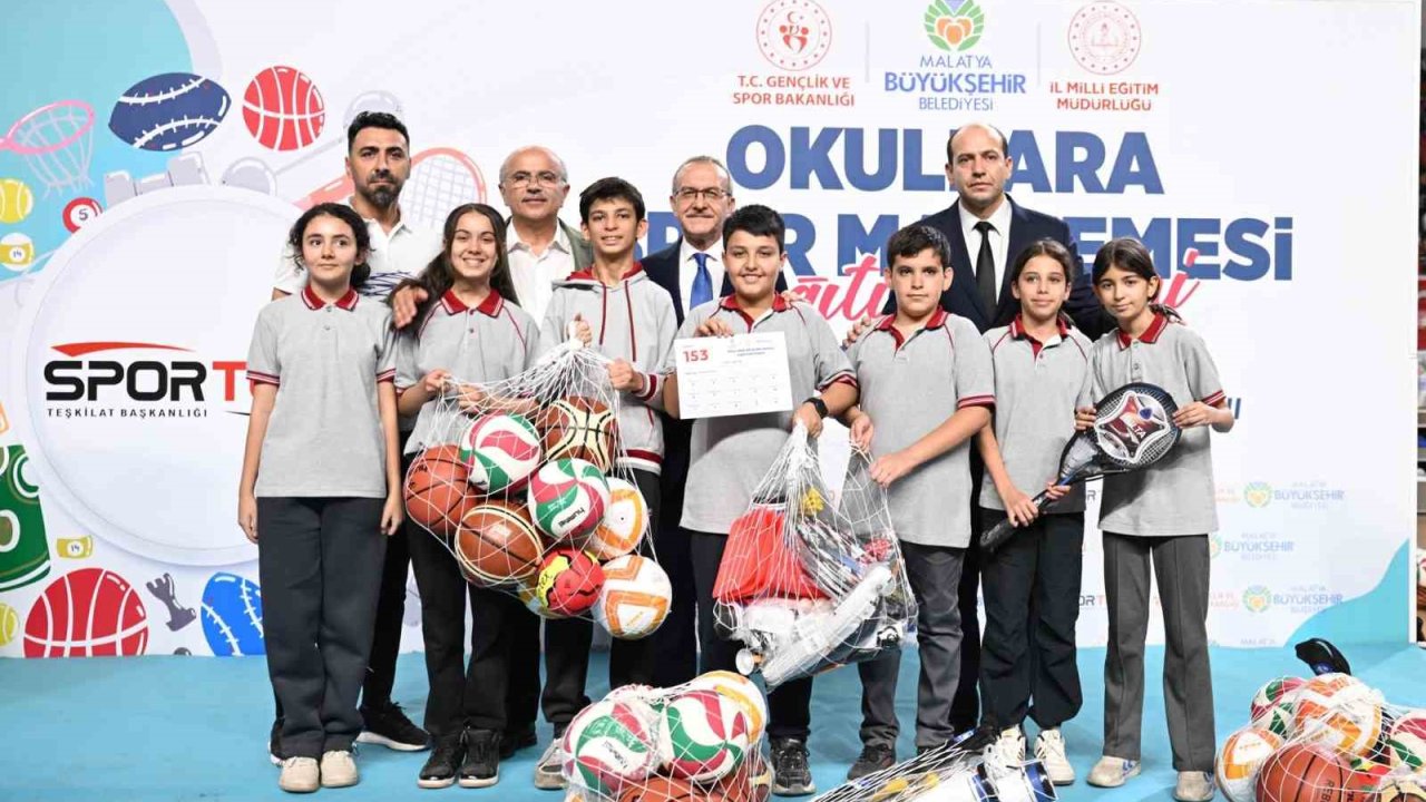 Malatya Büyükşehir’den okullara spor malzemesi desteği