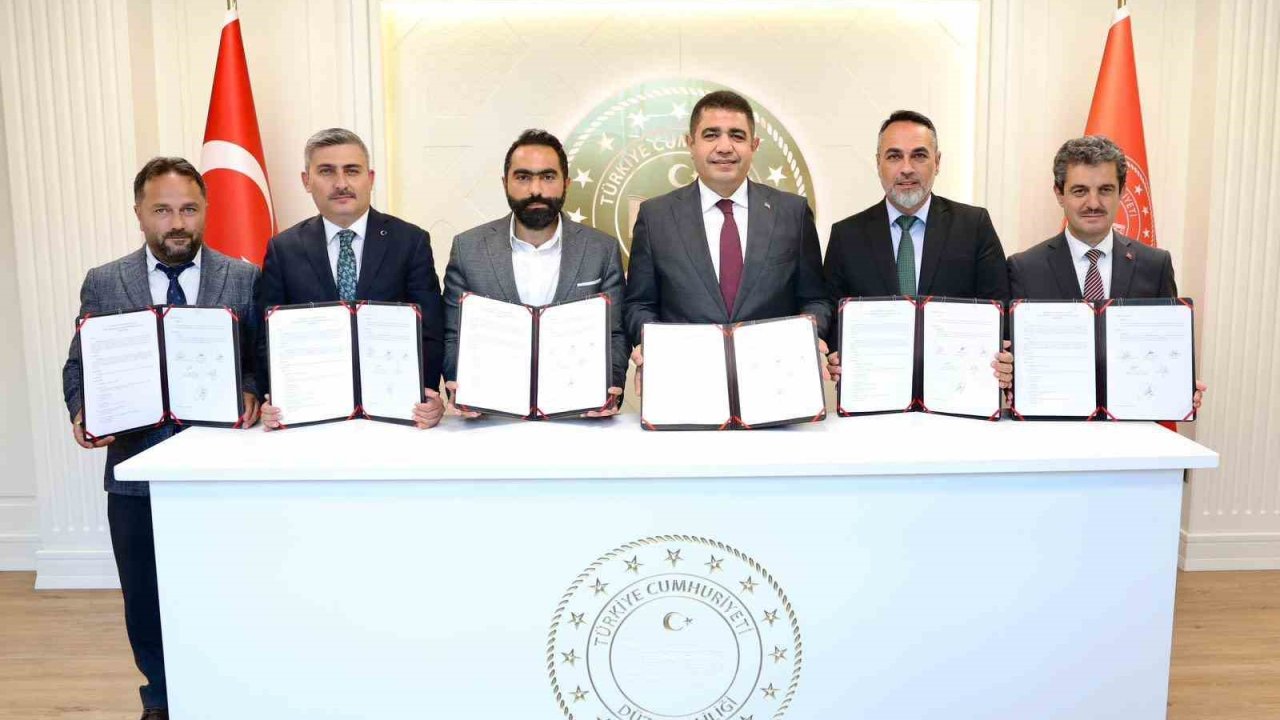 Yanan camiyi hayırsever yaptıracak