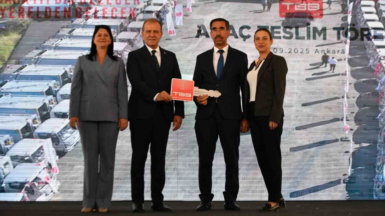 Çameli Belediyesi, Türkiye Belediyeler Birliği tarafından kamyoneti teslim aldı