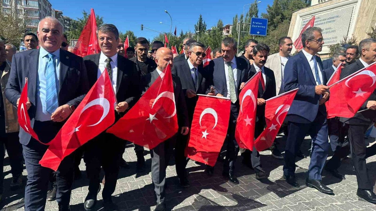 Bakan Tekin, Besni Eğitim Bayramı’na katıldı