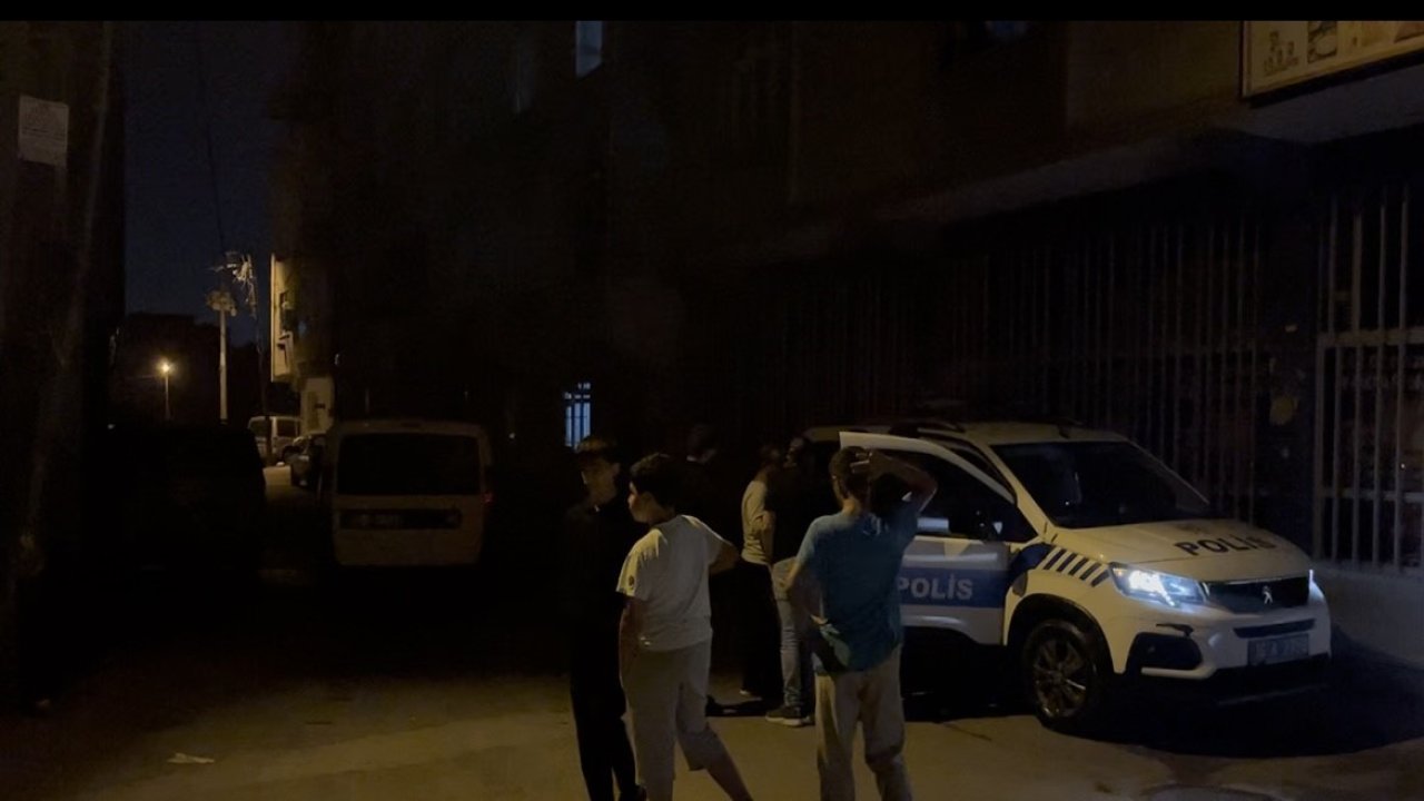 Gece yarısı husumetlisinin aracını kundakladı