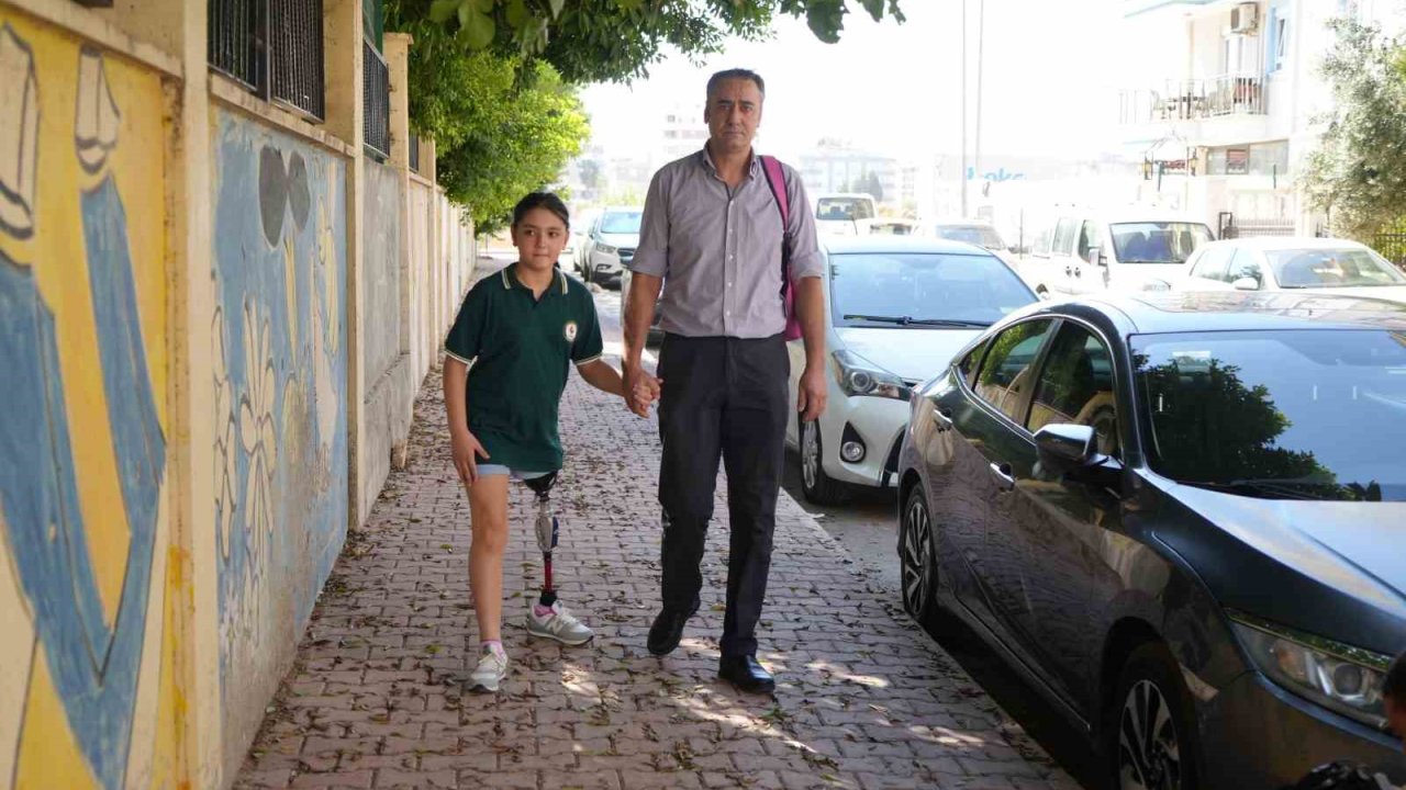 12 yaşındaki Özge yeni protezine kavuştu, okul heyecanı yeniden başladı