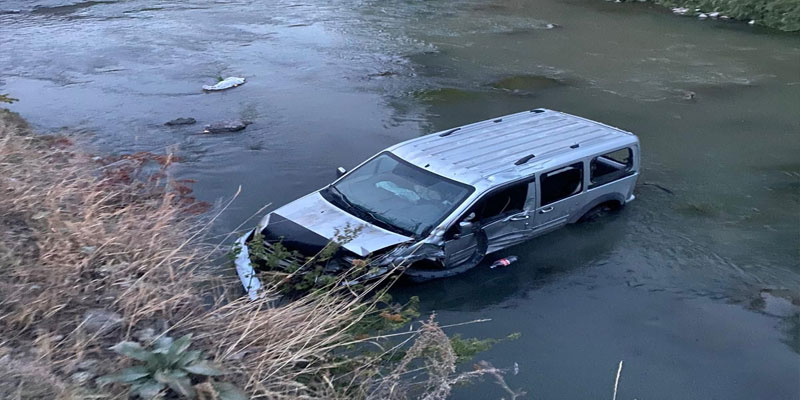 Kontrolden çıkan Otomobil Kars Çayı’na düştü.