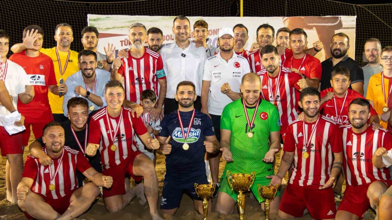 TFF Plaj Futbolu Ligi Manavgat etabında şampiyon Çimhan Sarılarspor oldu