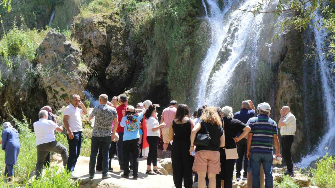 Girlevik Şelalesi’nde hafta sonu yoğunluk yaşandı