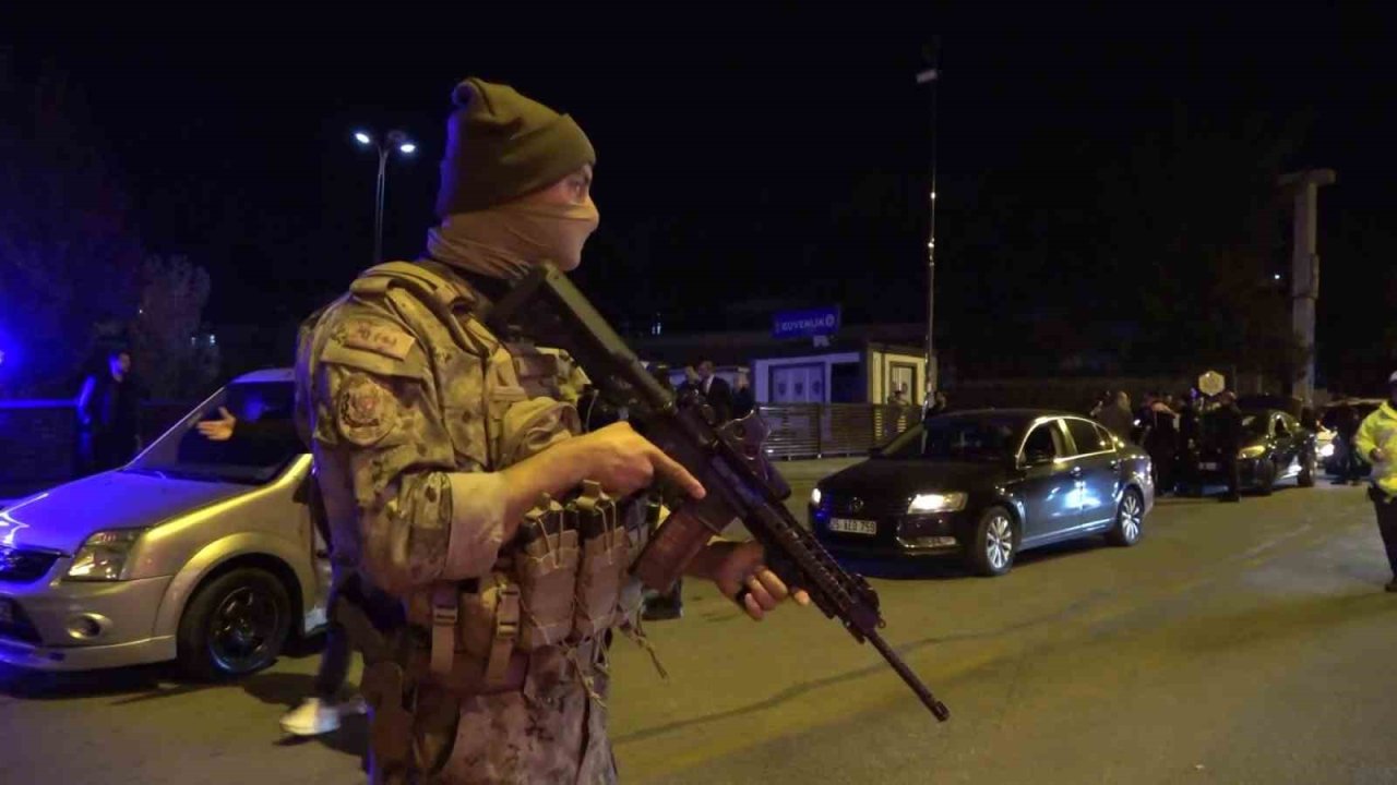 Erzurum’da 55 ekip ve 600 polisin katılımıyla uygulama yapıldı