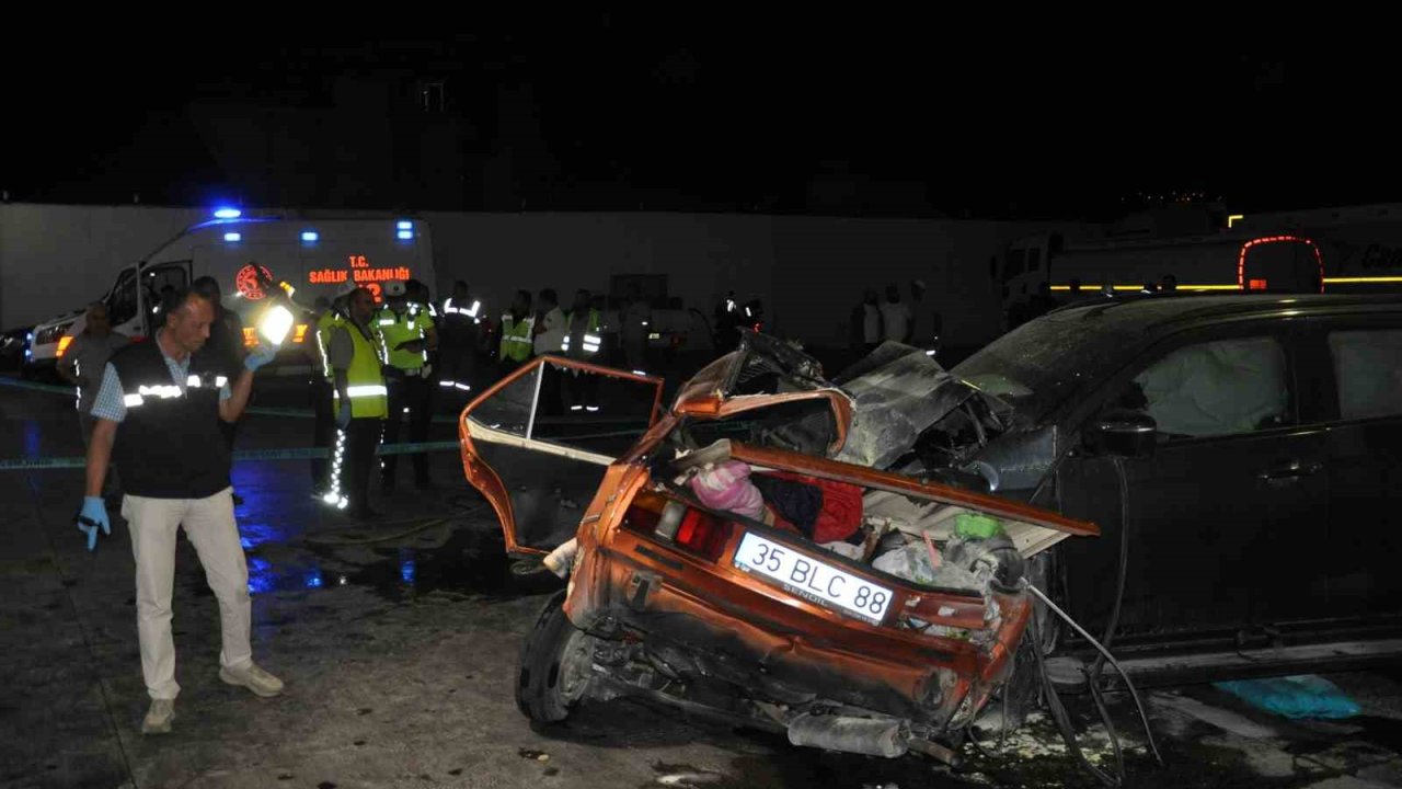 Manisa’da feci kazada otomobil ikiye bölündü: 1’i çocuk 5 ölü, 6 yaralı